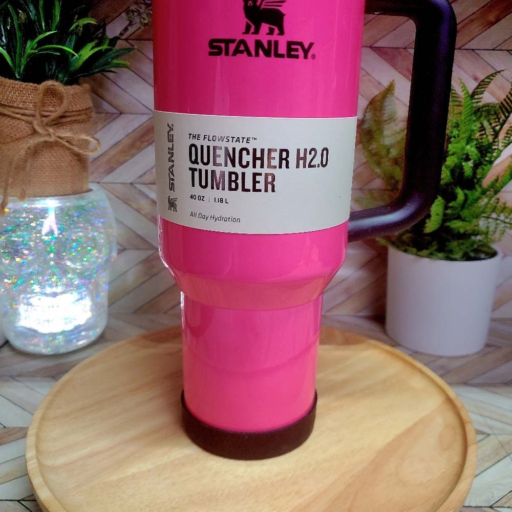Electric Pink Neon Stanley 40 oz.  Quencher Tumbler NEW 🖤💕 - Picture 5 of 11